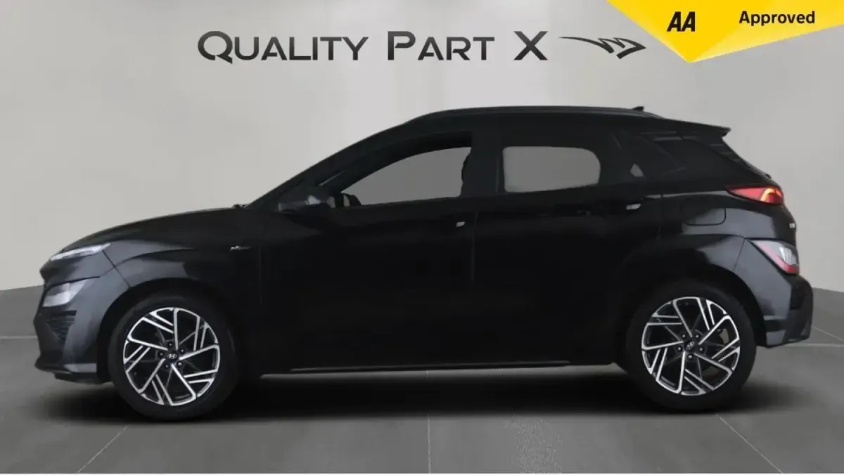 Gebraucht Hyundai Kona N Line 120 PS (88 kW) 2023 Schwarz SUV