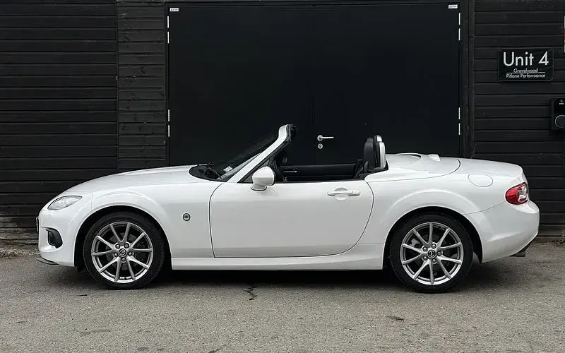 Used Mazda MX5 Inclusive 160 HP (117 kW) 2013 White Cabriolet
