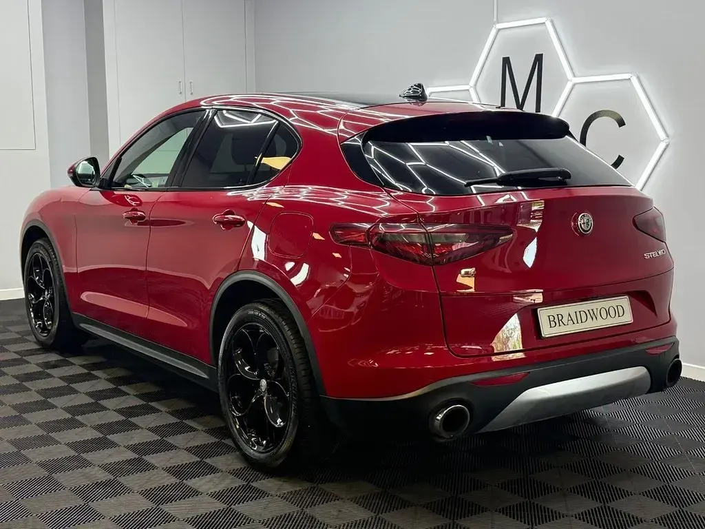 Used Alfa Romeo Stelvio 280 HP (205 kW) 2018 Red SUV