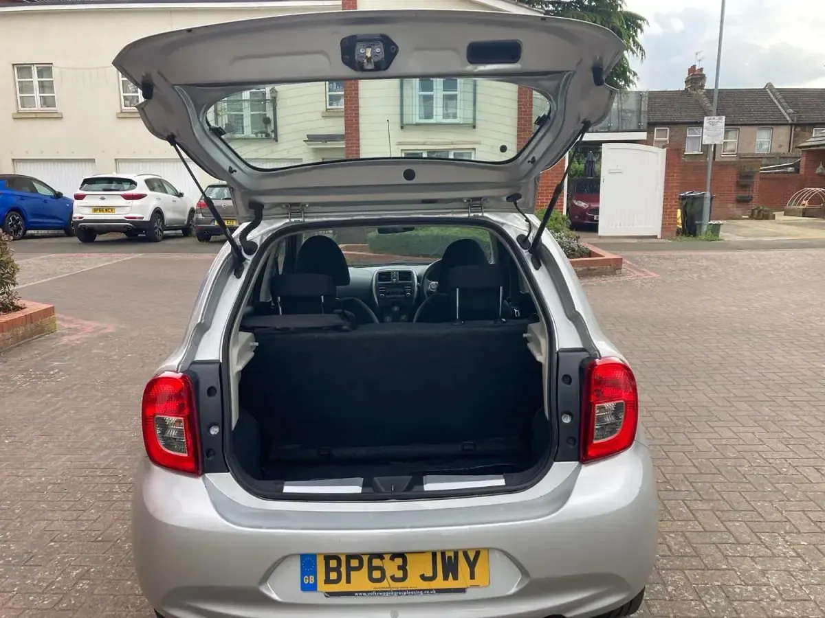 Begagnad Nissan Micra Visia 2014 Silver Halvkombi