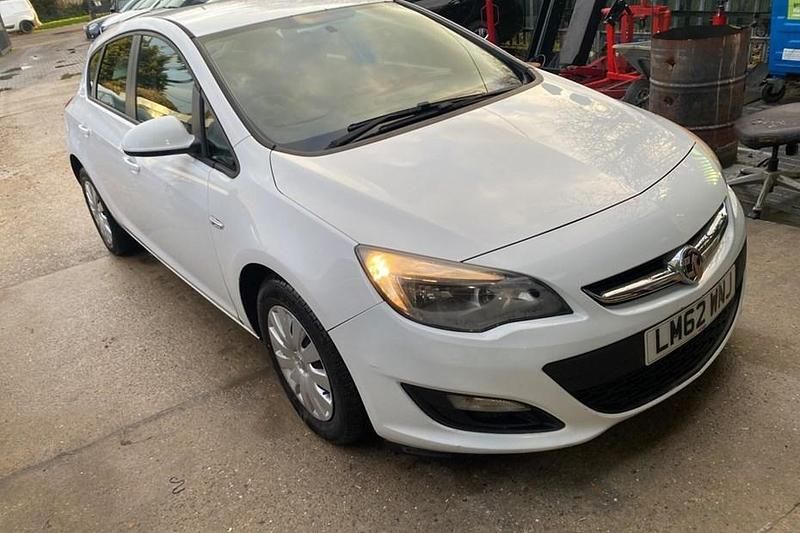 White Used 2012 Vauxhall Astra Hatchback | £1,191 (Good price) - Image 1/1