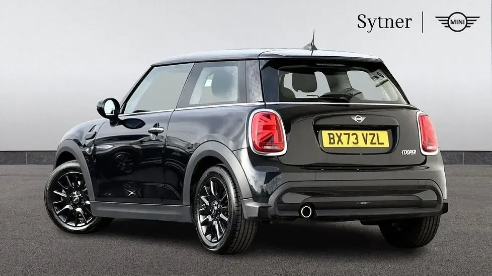 Used Mini Cooper Classic 134 HP (98 kW) 2023 Black Hatchback