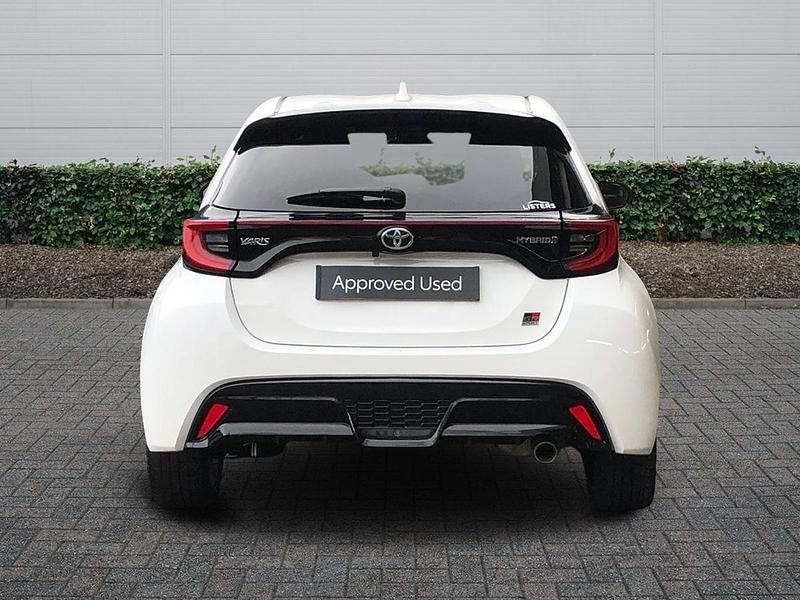 Used Toyota Yaris Hybrid Sport 2023 White Hatchback