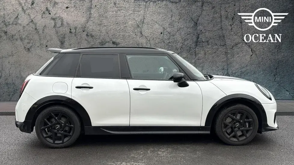Used Mini Cooper Hatch 113 kW (154 HP) 2026 White Hatchback