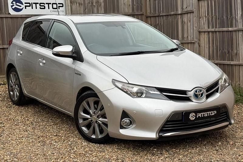 Used Toyota Auris Hybrid 136 HP (100 kW) 2013