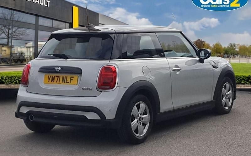 Begagnad Mini Cooper Classic 136 HK (100 kW) 2022 Silver Halvkombi