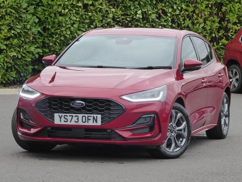 Used Ford Focus ST-Line 125 HP (91 kW) 2023 Red Hatchback