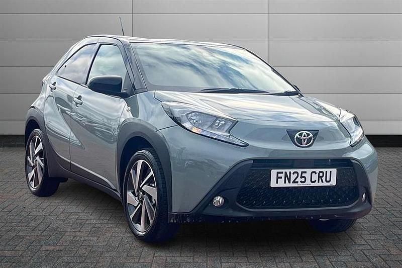 Tarragon with black Used 2025 Toyota Aygo Hatchback | £15,395 (Fair price) - Image 1/3