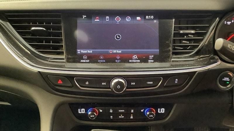 Used Vauxhall Insignia Elite 110 HP (80 kW) 2017 Summit white Estate