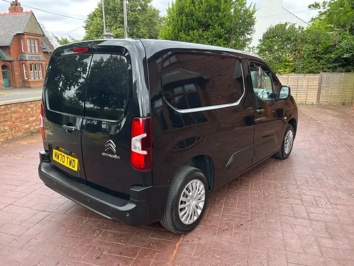 Used Citroën Berlingo Start 75 HP (55 kW) 2020 Black MPV