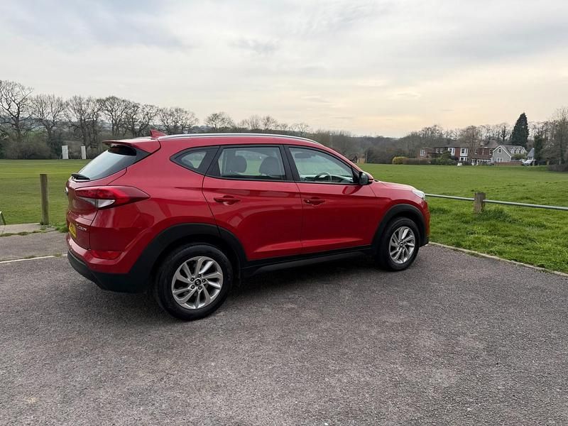 Used Hyundai Tucson SE 177 HP (130 kW) 2016 Red SUV
