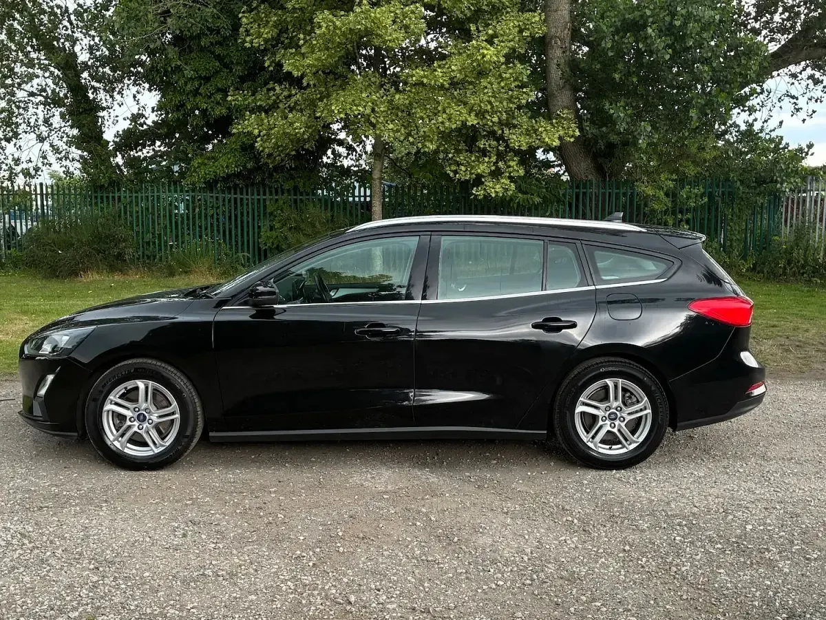 Used Ford Focus Zetec 93 HP (68 kW) 2019 Black Estate