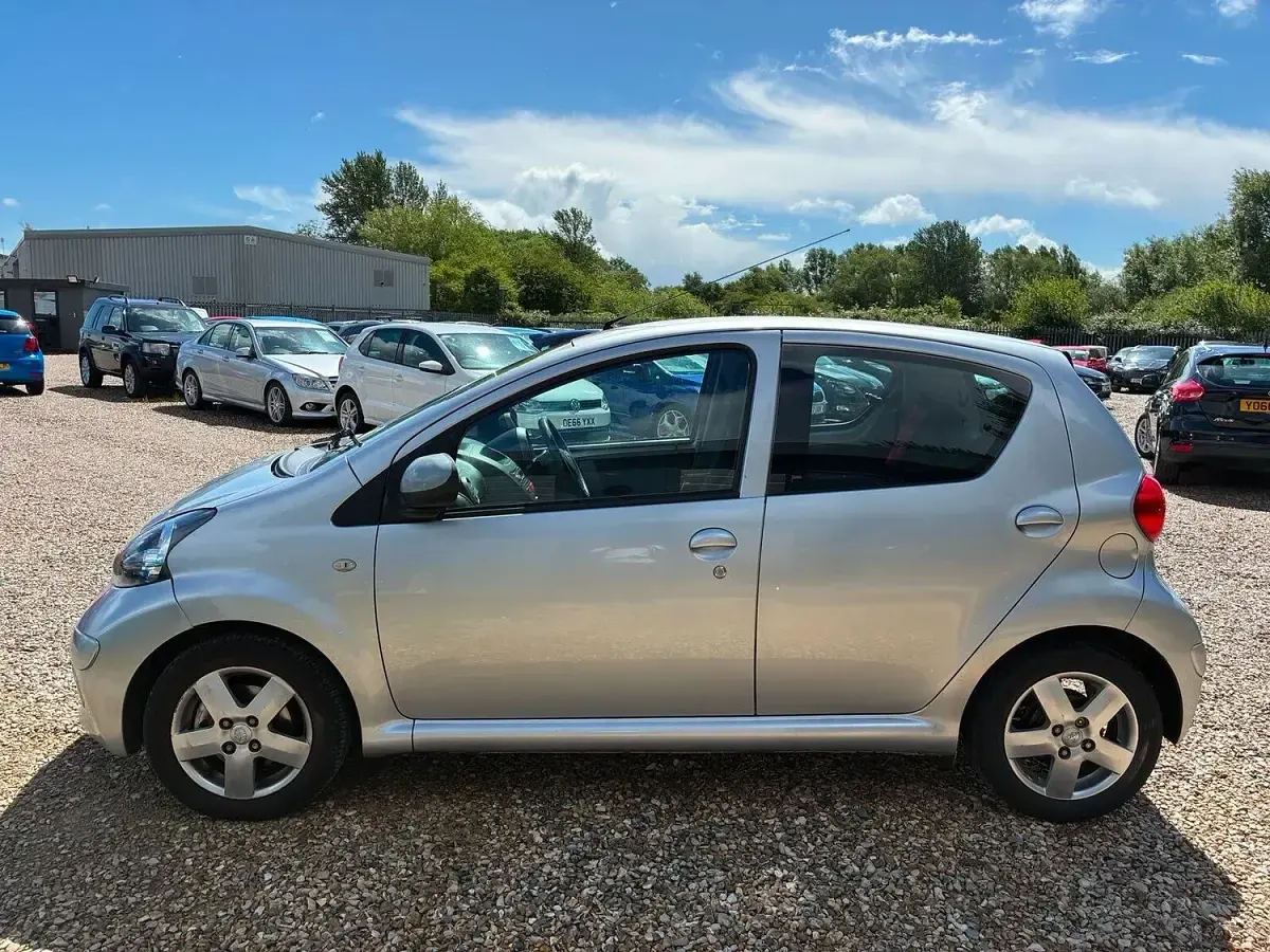 Used Toyota Aygo Sport 67 HP (49 kW) 2006 Silver Hatchback