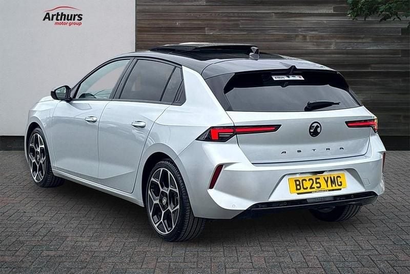 Używany Vauxhall Astra Ultimate 130 KM (95 kW) 2025 Szary Hatchback