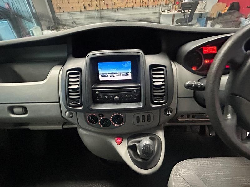 Używany Renault Trafic 115 KM (84 kW) 2013 Biały Minivan
