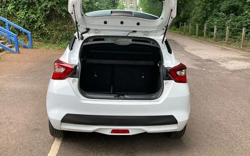 Used Nissan Micra Acenta 92 HP (67 kW) 2022 White Hatchback
