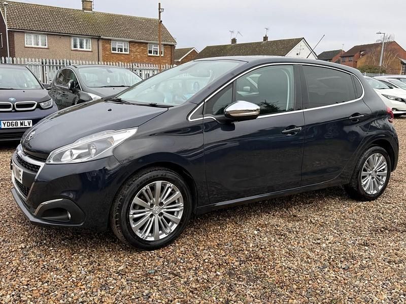 Used Peugeot 208 Allure 110 HP (80 kW) 2017 Grey Hatchback