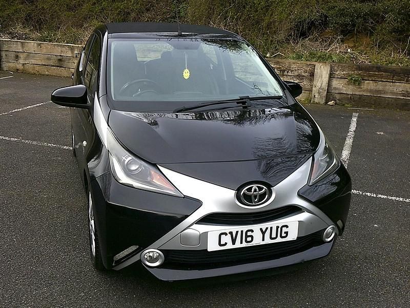 Used Toyota Aygo x-press 69 HP (50 kW) 2016 Black Hatchback