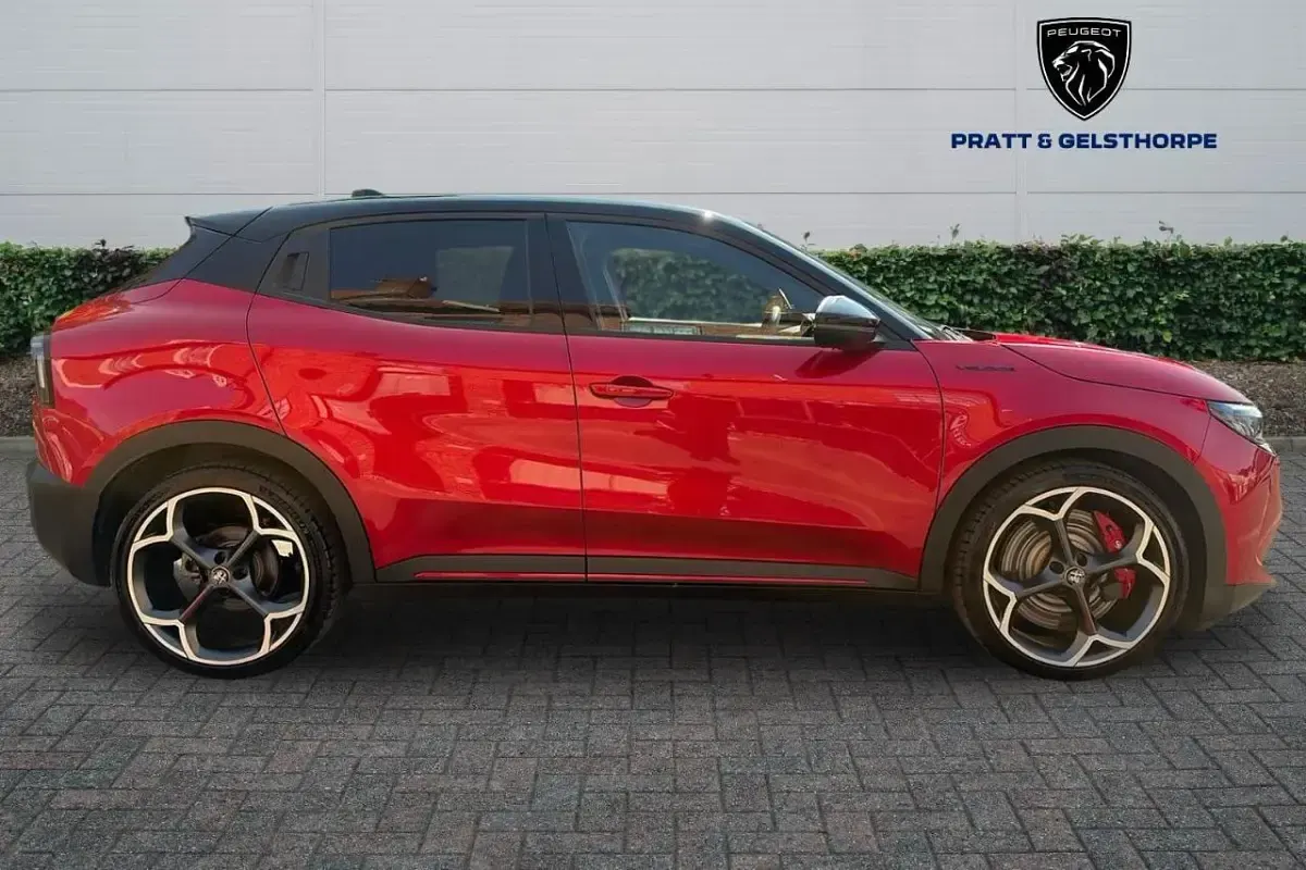 Used Alfa Romeo Junior Veloce 202 kW (276 HP) 2025 Red SUV