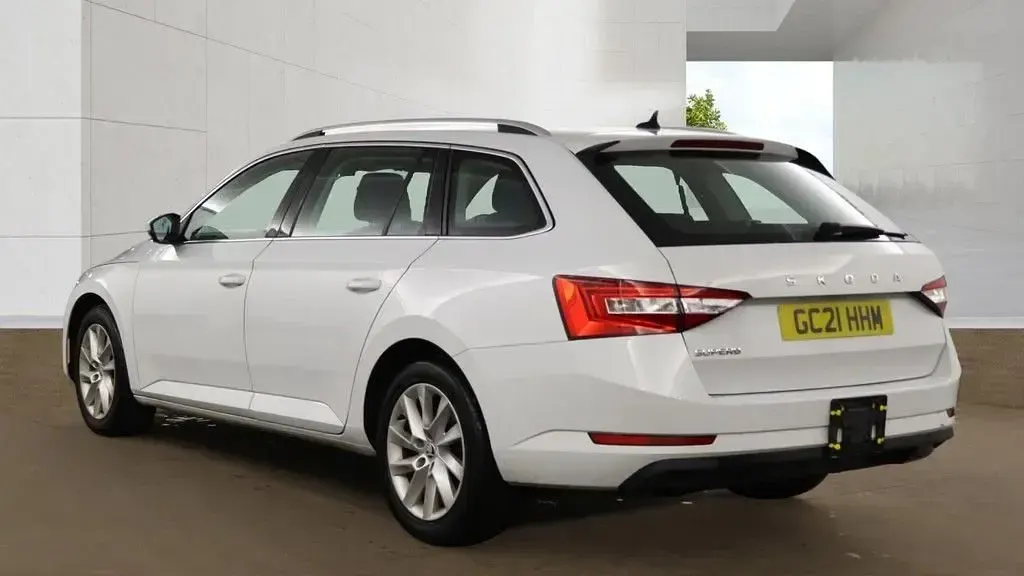 Used Skoda Superb SE 2021 White Estate