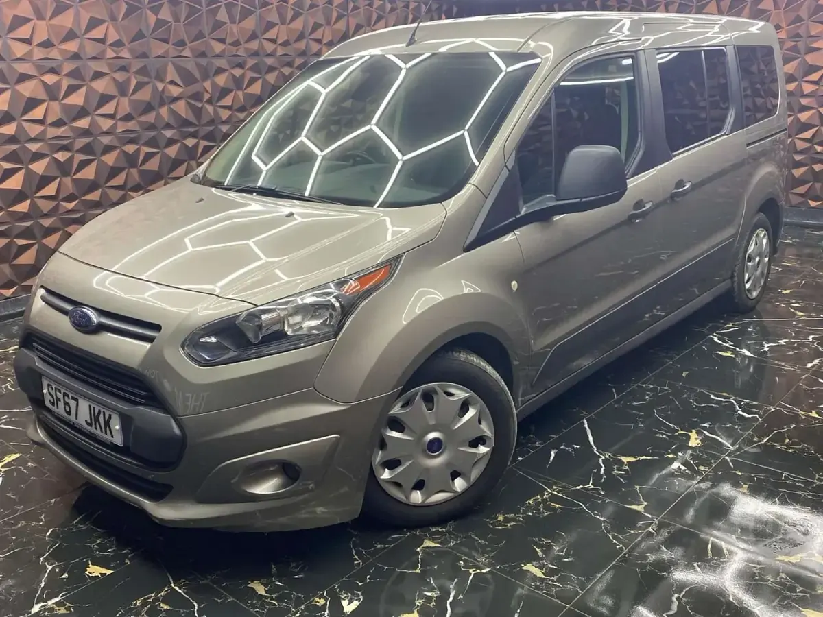 Used Ford Tourneo Connect Zetec 120 HP (88 kW) 2017 Silver MPV