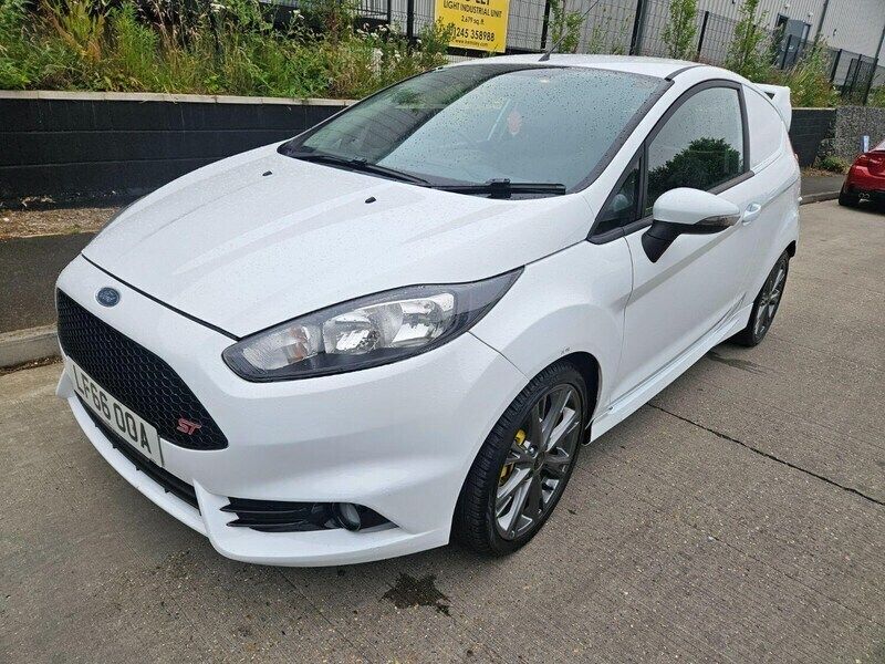 White Used 2016 Ford Fiesta Hatchback | £3,995 (A bit pricey) - Image 1/4