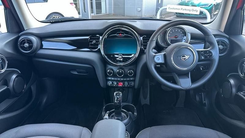 Used Mini Cooper Classic 134 HP (98 kW) 2022 Red Hatchback