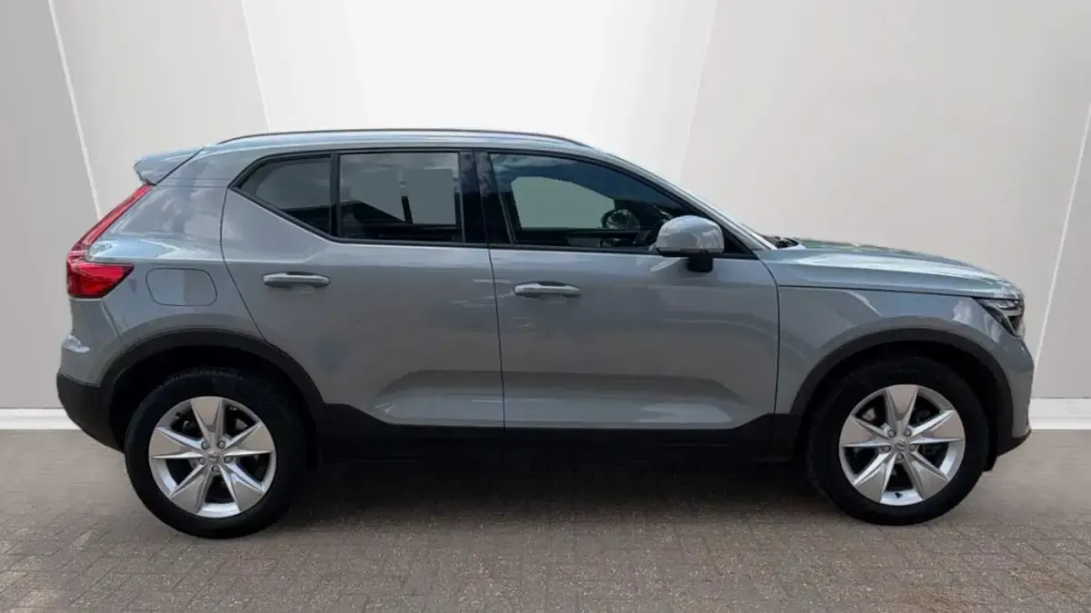 Used Volvo XC40 Core 161 HP (118 kW) 2025 SUV