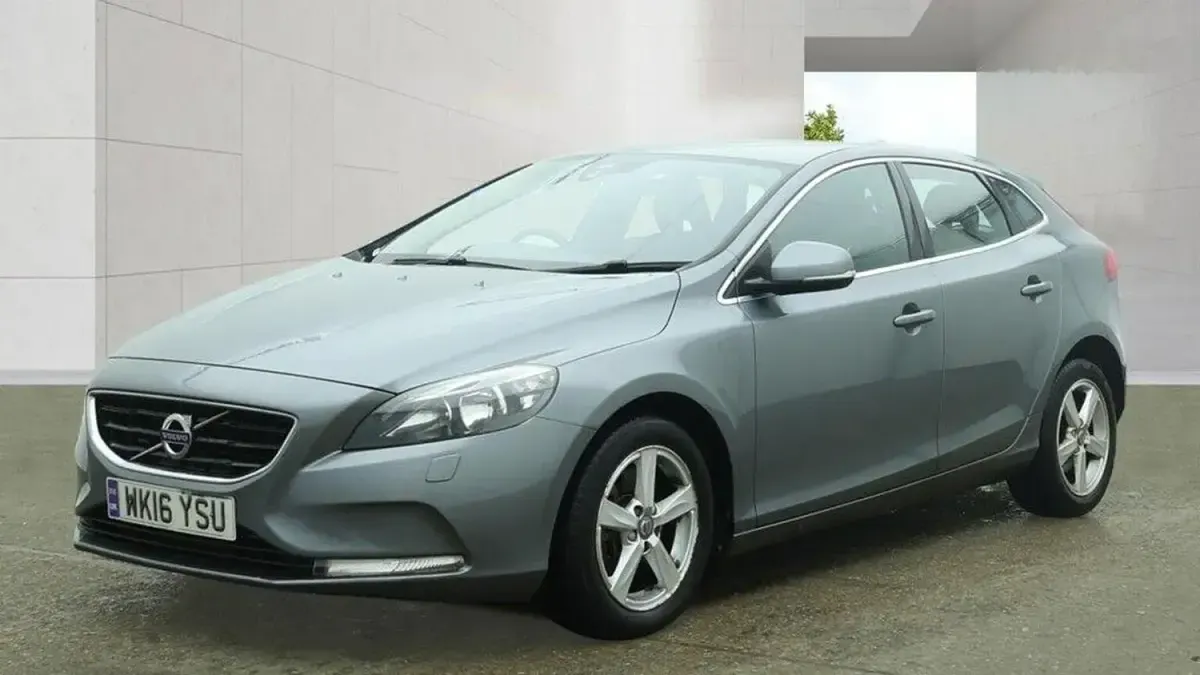 Käytetty Volvo V40 SE 120 HP (88 kW) 2016 Harmaa Viistoperä