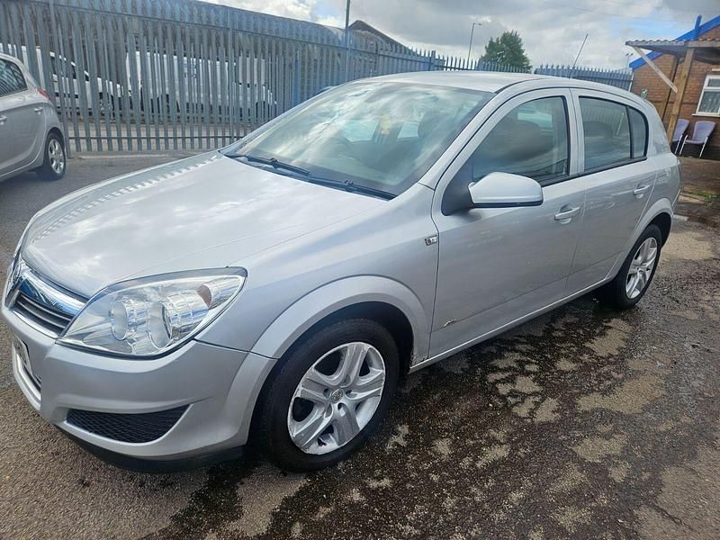 Silver Used 2009 Vauxhall Astra Active Hatchback | £1,495 (Super price) - Image 1/4