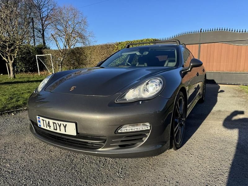 Used Porsche Panamera 250 HP (183 kW) 2012 Grey Hatchback