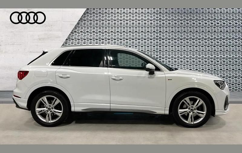 Używany Audi Q3 S-Line 150 KM (110 kW) 2022 Biały SUV