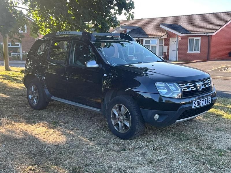 Usado Dacia Duster Lauréate 125 HP (91 kW) 2017 Preto SUV