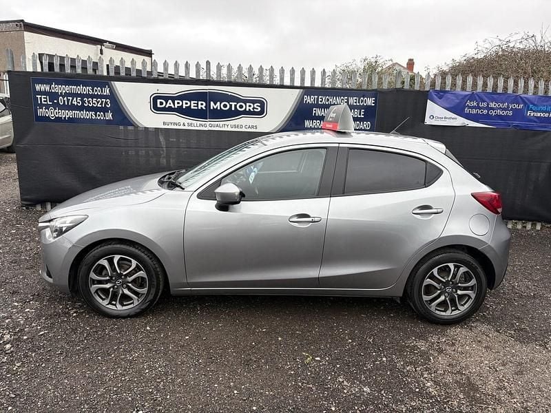 Used Mazda 2 Inclusive 90 HP (66 kW) 2015 Silver Hatchback