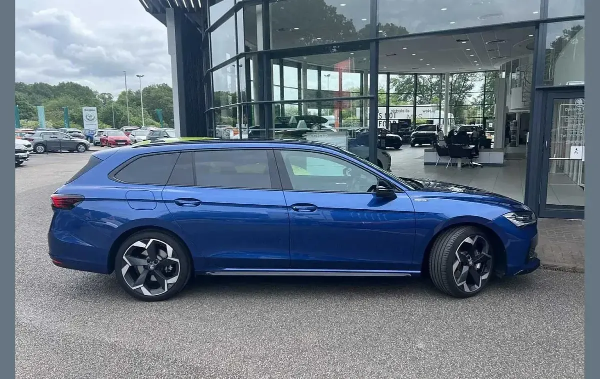 Used Skoda Superb SportLine 261 HP (191 kW) 2026 Cobalt blue metallic Estate