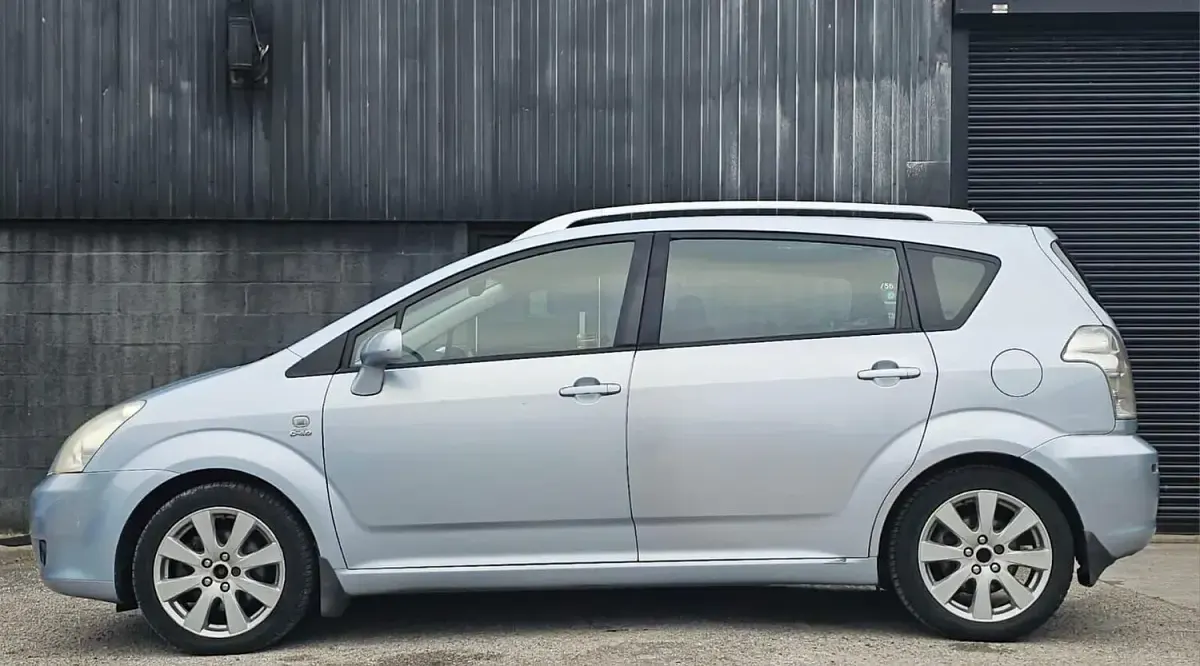 Used Toyota Corolla Verso 116 HP (85 kW) 2005 Blue MPV