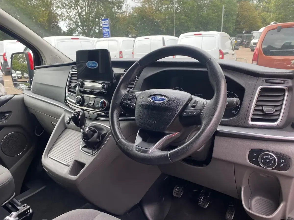 Used Ford Tourneo Custom Titanium 2019 Red Van