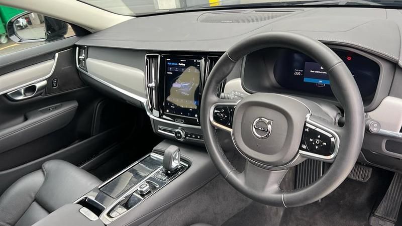 Used Volvo V90 Plus 350 HP (257 kW) 2025 Black Estate