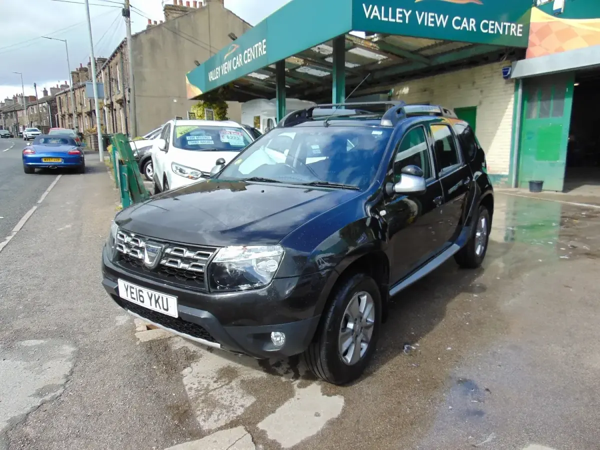 Used Dacia Duster Lauréate 110 HP (80 kW) 2016 Black SUV