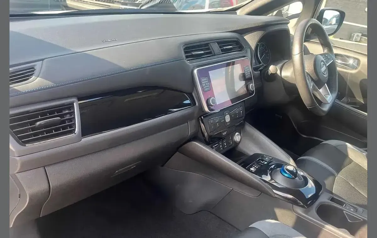 Used Nissan Leaf Tekna 108 kW (147 HP) 2023 White Hatchback