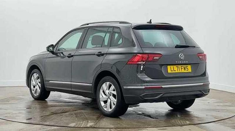 Used VW Tiguan Life 150 HP (110 kW) 2021 Urano grey SUV
