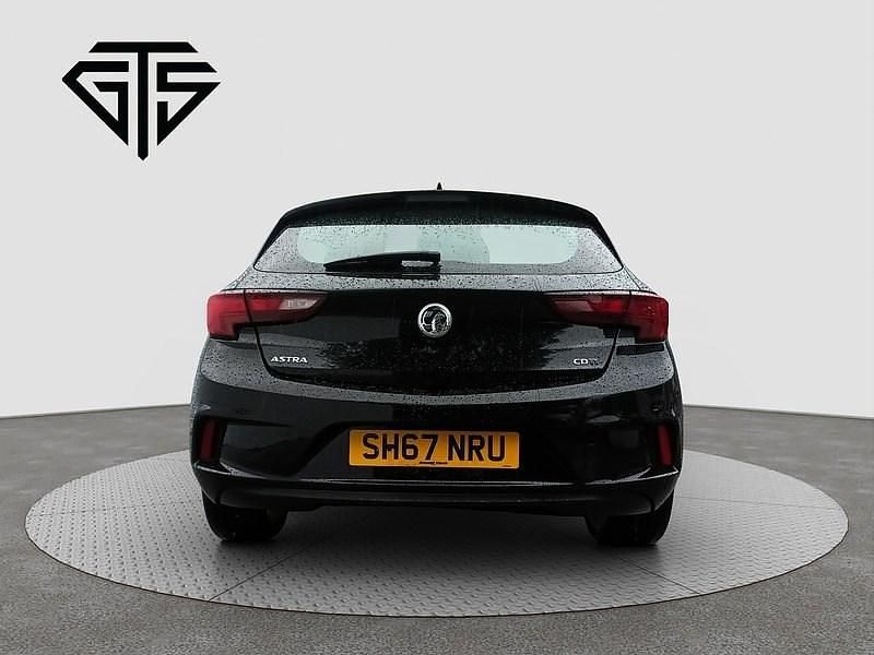 Second-hand Vauxhall Astra SRi 2017 Negru Hatchback