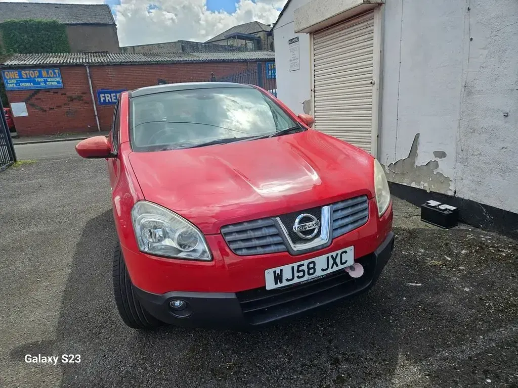 Used Nissan Qashqai Acenta 114 HP (83 kW) 2008 Red SUV