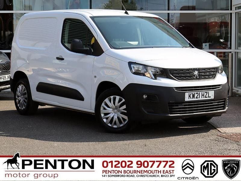 White Used 2021 Peugeot Partner S MPV | £9,990 (Good price) - Image 1/4