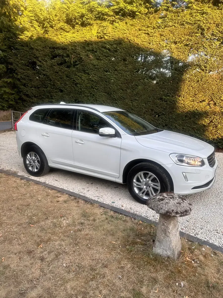 Used Volvo XC60 SE 190 HP (139 kW) 2015 White SUV