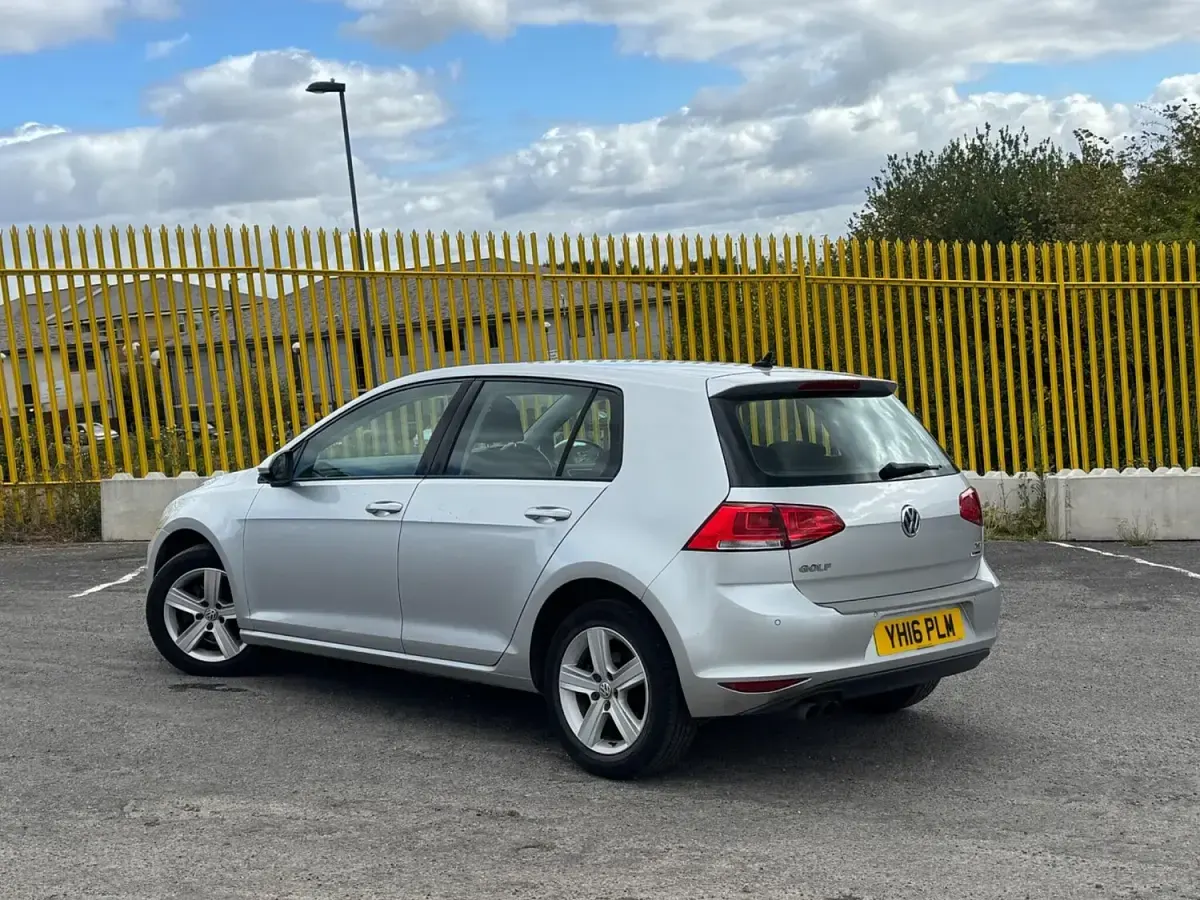 Used VW Golf VII Edition 125 HP (91 kW) 2016 Silver Hatchback
