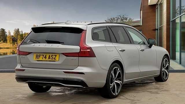 Used Volvo V60 Plus 194 HP (142 kW) 2025 Estate