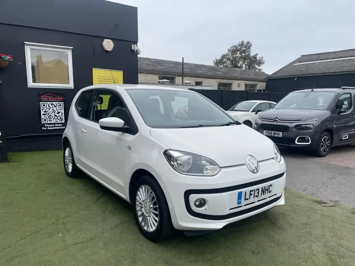 Begagnad VW up! high up! 75 HK (55 kW) 2013 Vit Halvkombi