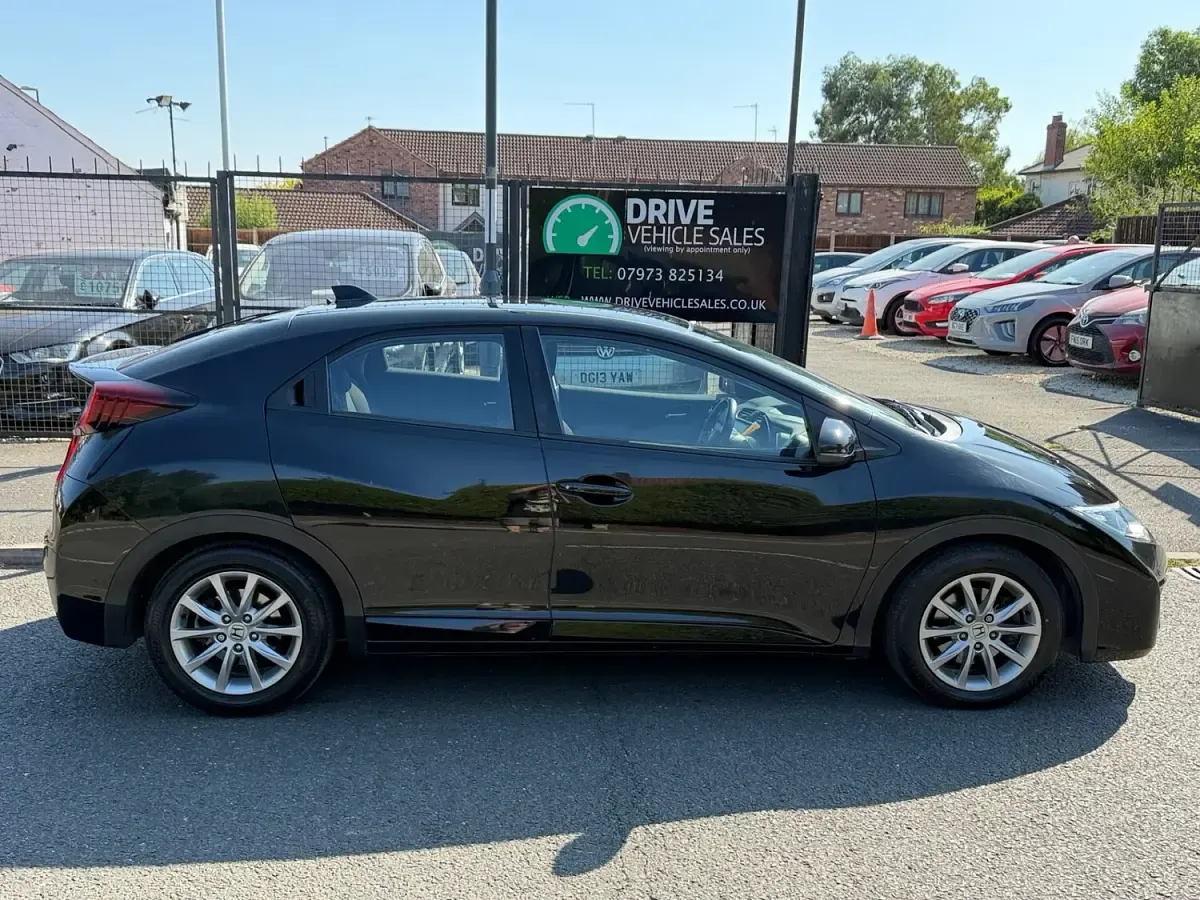 Used Honda Civic SE Plus 120 HP (88 kW) 2016 Black Hatchback