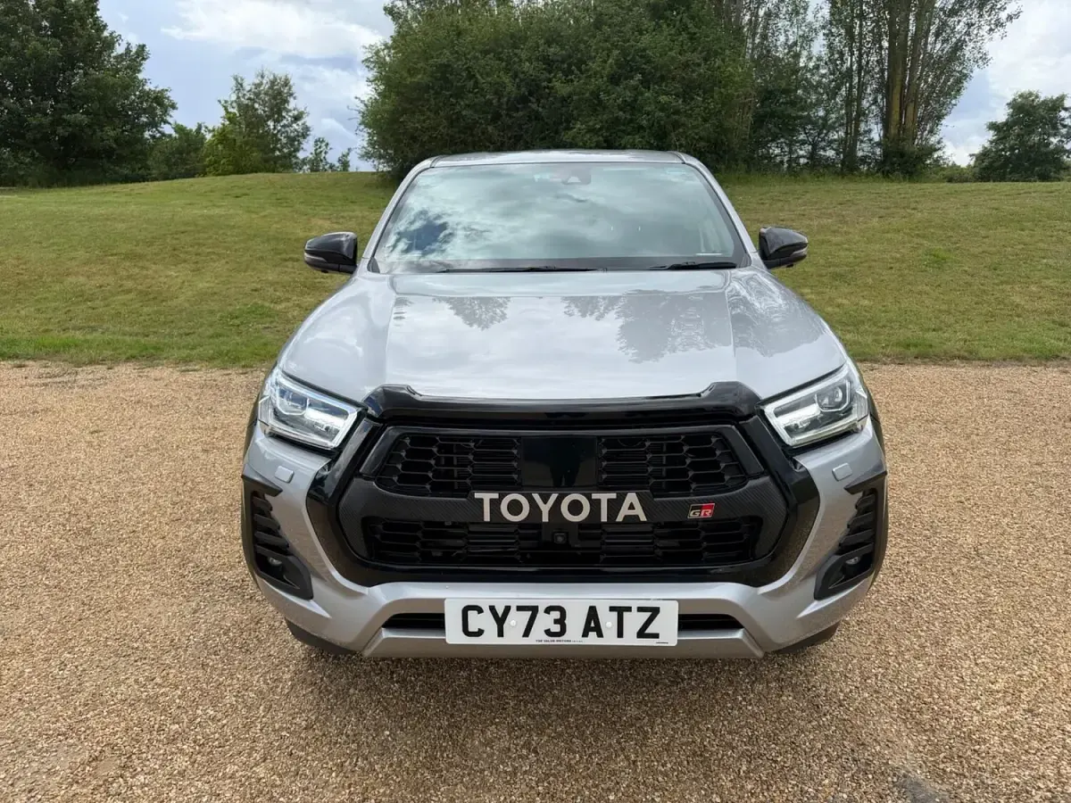 Used Toyota HiLux Sport 204 HP (150 kW) 2024 Silver Pickup